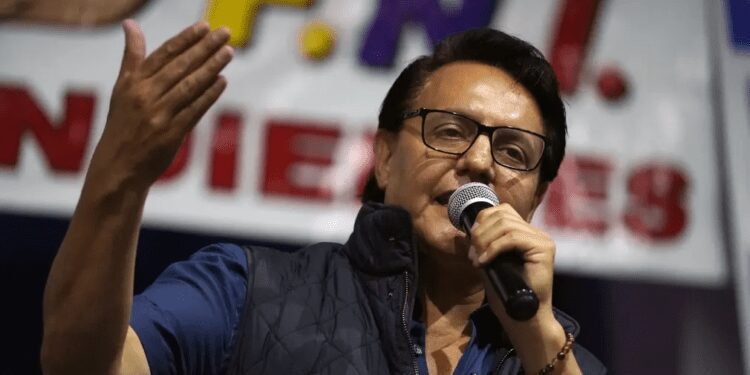 Ecuador: Presidential Candidate Fernando Villavicencio Assassinated, State Of Emergency Declared 1 The Ecuadorean presidential candidate Fernando Villavicencio at a campaign rally in Quito. The politician was shot dead as he left the event.