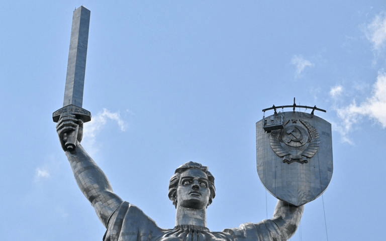 Soviet Coat Of Arms On Mother Ukraine Monument Replaced 2 tg5yolz8