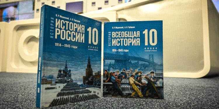 A new schoolbook for high school students on general world history and Russian history has been launched. The new schoolbooks present the Kremlin's view on the ongoing military action in Ukraine.