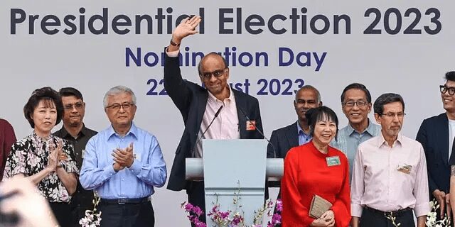Singapore Elects Tharman Shanmugaratnam As President 1 Tharman Shanmugaratnam waves after a speech at the nomination centre for the presidential election in Singapore on August 22, 2023.
