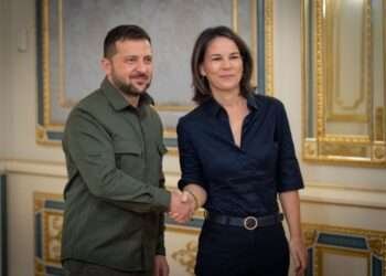 Ukrainian President, Volodymyr Zelenskyy(left) shakes hands with German Foreign Minister, Annalena Baerbock.