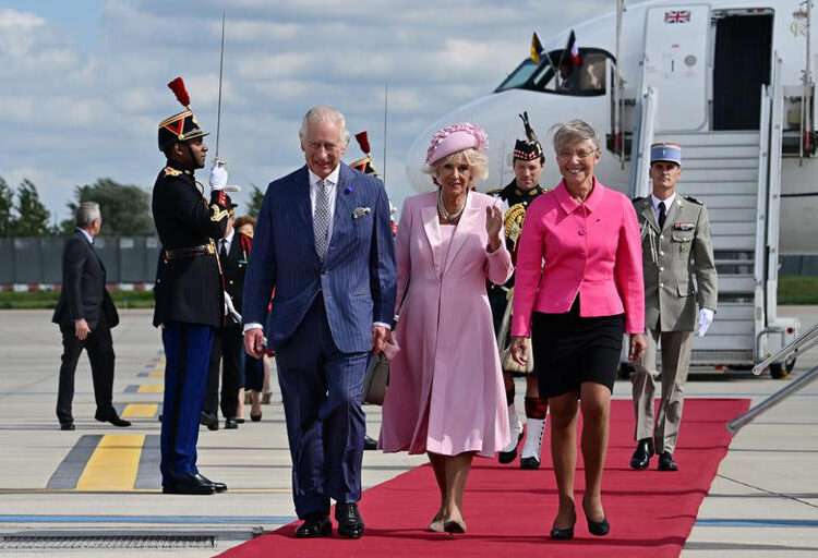 King Charles And Queen Camilla Arrive In France For A Three-Day State Visit 1 French Prime Minister Elisabeth Borne (R) greets Britain's King Charles III and Britain's Queen Camilla (C) upon their arrival at the Orly Airport on September 20, 2023, on the first day of a state visit to France.