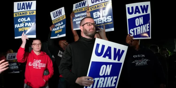 UAW Launches Strike At GM, Ford And Stellantis Plants 1 United Auto Workers.