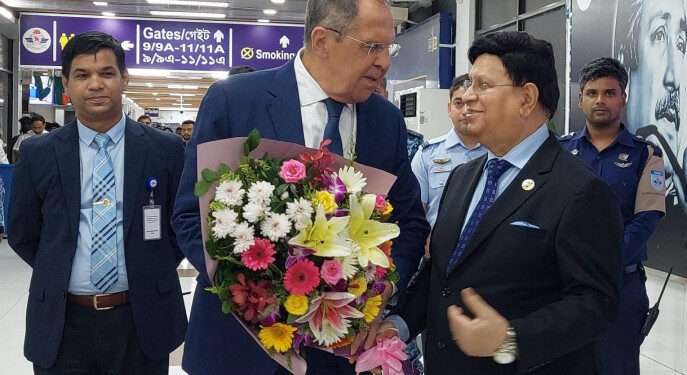 Lavrov Lands In Bangladesh For Two-Day Visit 1 Russian Foreign Minister, Sergey Lavrov(center) is welcomed by Bangladesh Foreign Minister, AK Abdul Momen(left).