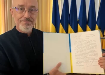 Ukrainian Defence Minister Submits Resignation 3 Ukrainian Defence Minister, Oleksii Reznikov shows his resignation letter, addressed to the parliament speaker, at a parliament building in Kyiv.