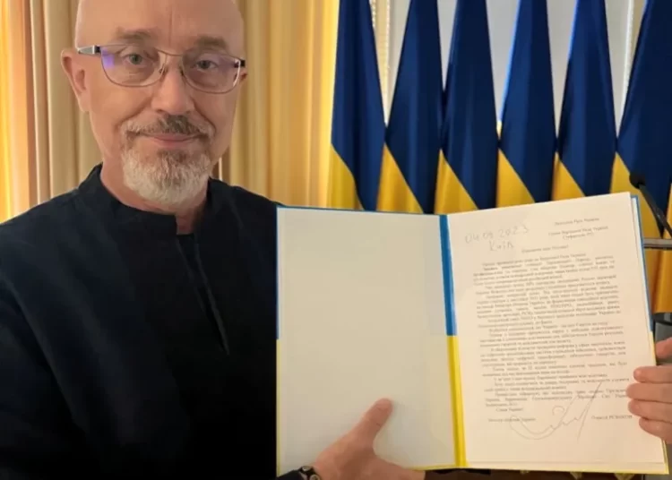 Ukrainian Defence Minister Submits Resignation 1 Ukrainian Defence Minister, Oleksii Reznikov shows his resignation letter, addressed to the parliament speaker, at a parliament building in Kyiv.