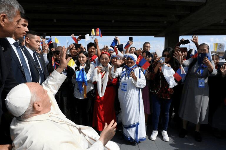 Pope Francis Arrives In Mongolia For 4-Day Visit 3 ydc3e3ak