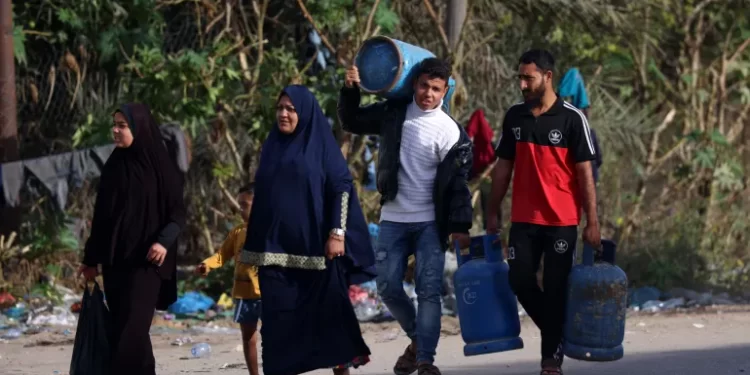 Isreal-Hamas War: Truce Enters Second Day 1 Rafah residents fill cooking gas tanks as aid enters Gaza.