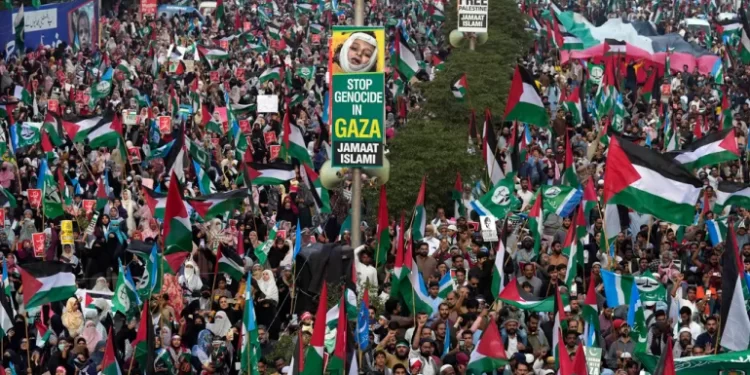 Time To Scale Down Attacks On Gaza 1 Supporters of Jamaat-e-Islami chant slogans during a protest in Karachi, Pakistan on Sunday.