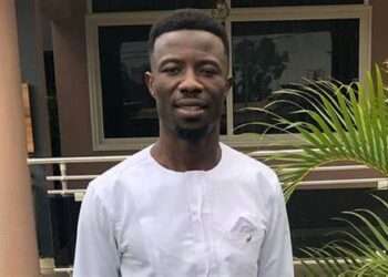 Kwaku Manu Reacts To Viral Okyeame Kwame ‘Semi-Nude’ Photos