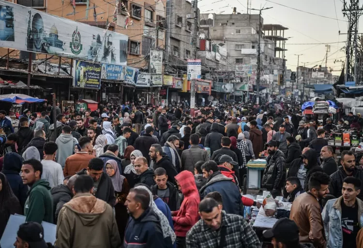 Palestinians, tovercrowded market to meet some of their needs.