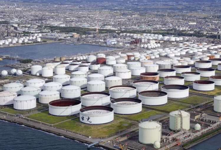 Global Energy Traders Confront Multi-Billion Cash Quandary 1 OIL NEW 1