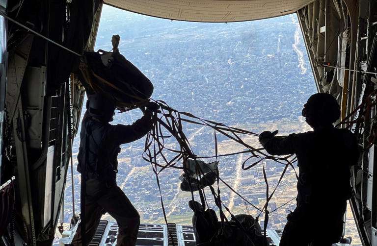 Spain Airdrops 26 Tonnes Of Humanitarian Aid To Gaza 2 BB1kDHIY