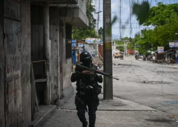 Haiti violence: Gangs free 4,000 inmates in mass jailbreak