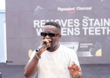 Sarkodie Thrills Patrons At Relaunch Of Pepsodent Charcoal Toothpaste