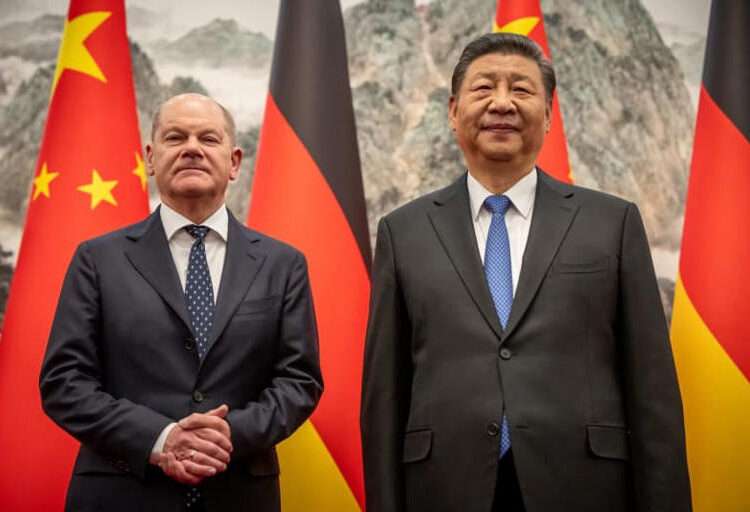 Germany Seeks China's Input In Achieving Peace In Ukraine 1 Chinese President Xi Jinping (R) welcomes German Chancellor Olaf Scholz at the State Guest House.