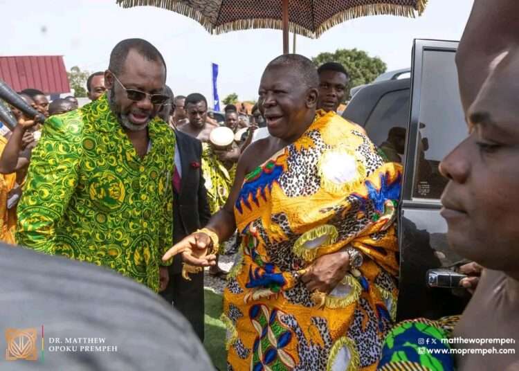 Dr Matthew Opoku Prempeh and Asantehene,, Otumfuor Osei Tutu in a picture