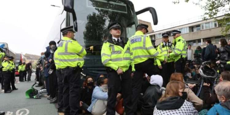 Protesters Halt Asylum Seekers Barge Move in London 1 Protesters block coach taking asylum seekers to Bibby Stockholm in London
