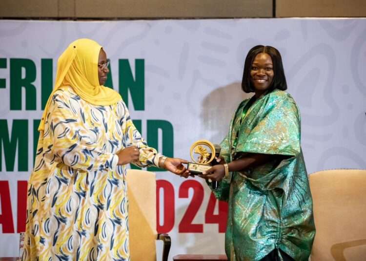 Rwanda Recognizes Ghana's Youngest Female Leader, Jessica Twumasi Bags Prestigious Award 1 Ms. Jesisca Twumasi receiving the Prestigious Visionary African Female Icon Award at the Visionary African Women Summit held at the Kigali Serena Hotel in Rwanda on June 14th, 2024
