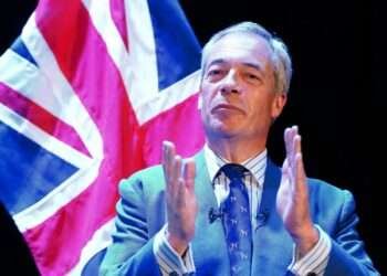 Sunak Faces Fresh Challenge as Voters Prefer Farage for Opposition Leader