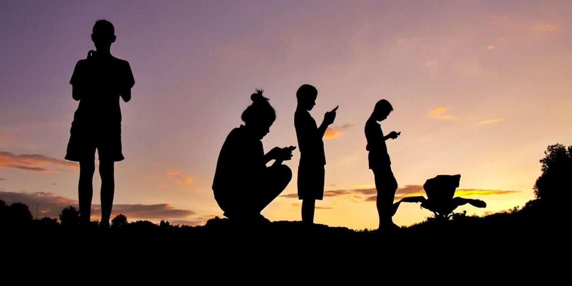 Experts Call for Urgent Action Against Phone Addiction in Children 1 Experts Call for Urgent Action Against Phone Addiction in Children