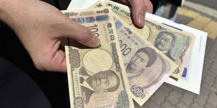 Japan Issues New Banknotes In 2 Decades 1 Japan's new notes.