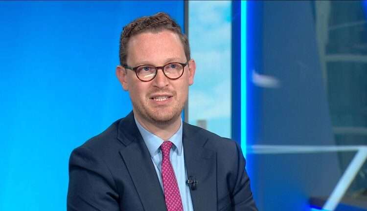 Reeves Faces Labour Revolt Over Benefits Cuts