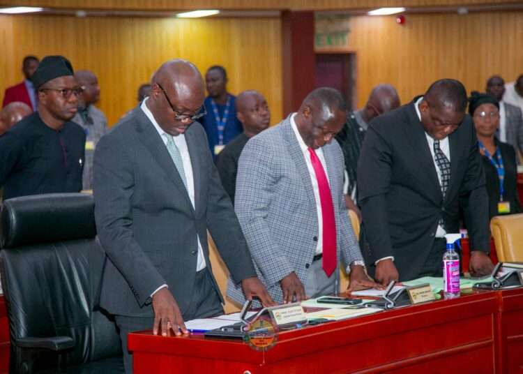 The Leadership of the Minority Caucus in Parliament