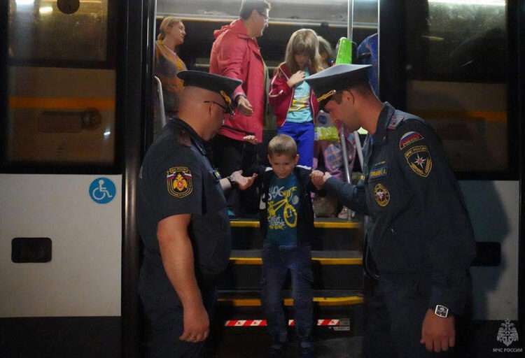 Ukraine’s Incursion Heaps Pressure On Russia 1 In this photo released by Russian Emergency Situations Ministry press service, people evacuated from a fighting between Russian and Ukrainian forces in Kursk region arrive to a temporary residence center in Moscow region, Russia, Tuesday, Aug. 13, 2024.