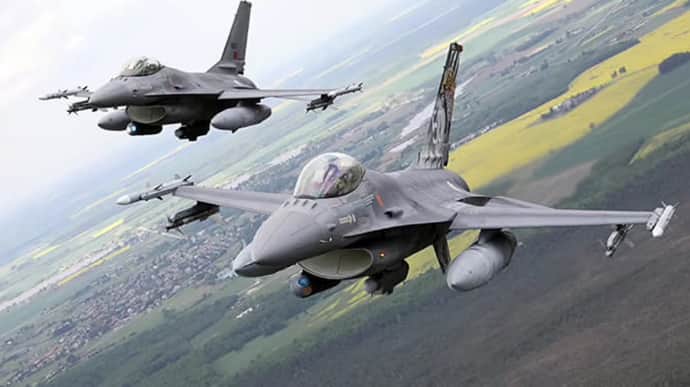 F 16 fighter jets