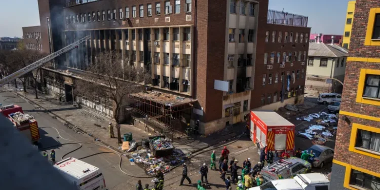 Johannesburg's Neglect Exposed After Deadly Fire, Homeless Suffer 1 Medics and emergency services at the scene of the blaze in downtown Johannesburg on August 31, 2023