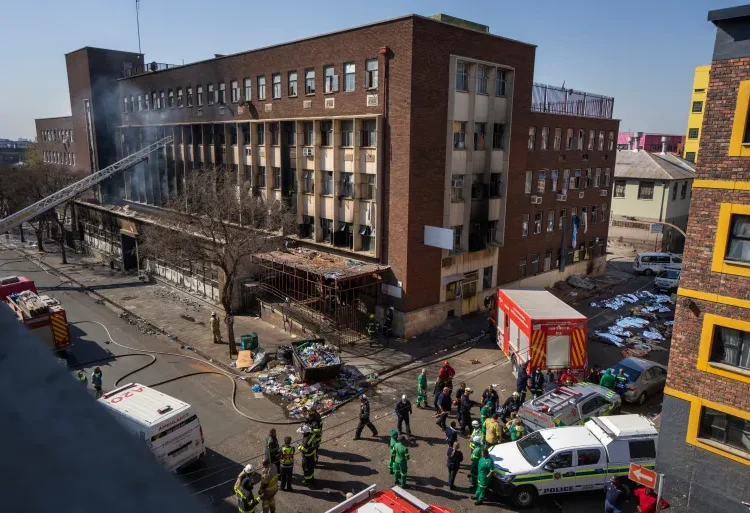 Johannesburg's Neglect Exposed After Deadly Fire, Homeless Suffer 1 Medics and emergency services at the scene of the blaze in downtown Johannesburg on August 31, 2023