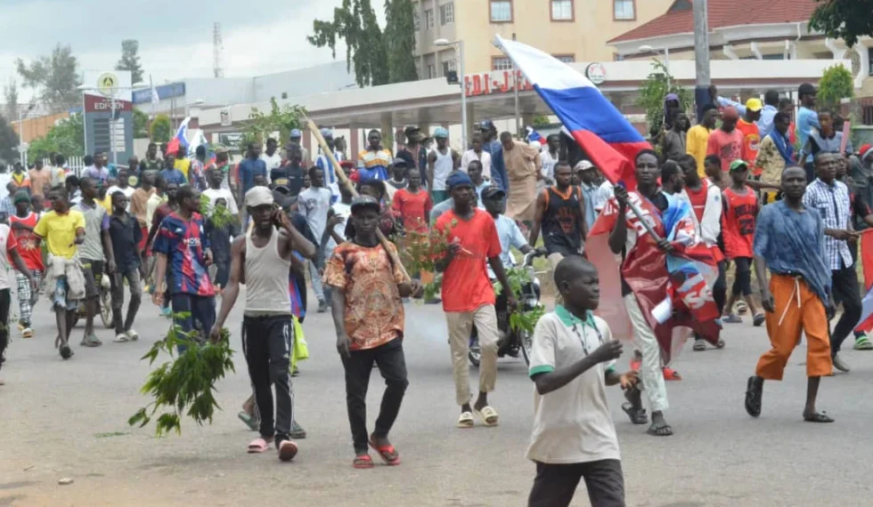 Polish Students Released After Detention in Nigeria 1 People wave Russian flags during a protest in Kaduna, Nigeria, Monday, Aug 5, 2024.