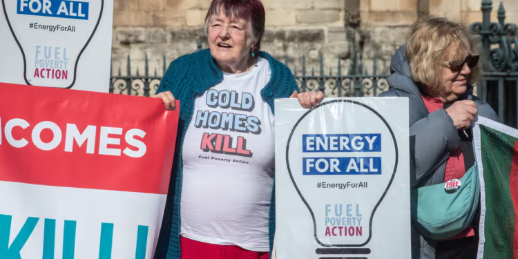 Reeves' Fuel Payment Cuts Spark Outrage Among Pensioners 1 Pensioners protesting
