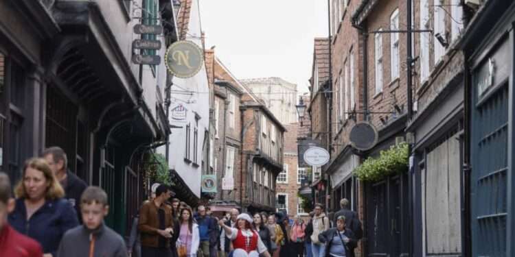 UK Economy Surges 0.6% as Recession Eases 1 File photo