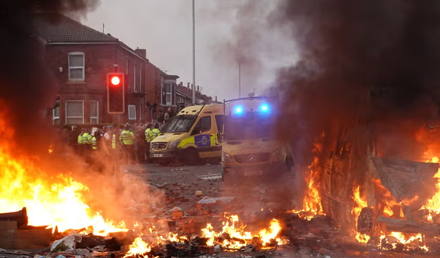 Anti-immigrant riots in UK