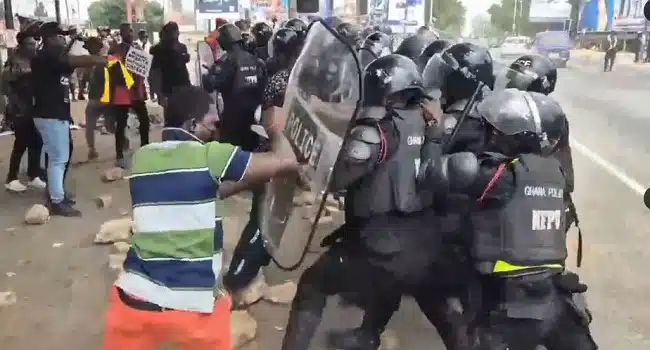 Ghana Police on protesters .jpg 1