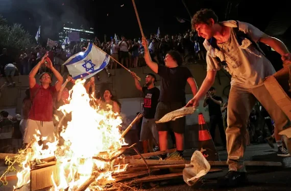 Tides of Discontentment Surge Over Netanyahu’s Military Tactics 1 Protesters block the main road in Tel Aviv as anger surged after the death of six captives in Gaza.