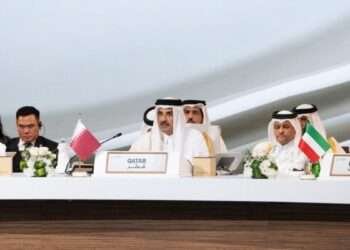 Emir of Qatar, Sheikh Tamim bin Hamad Al-Thani (center)
