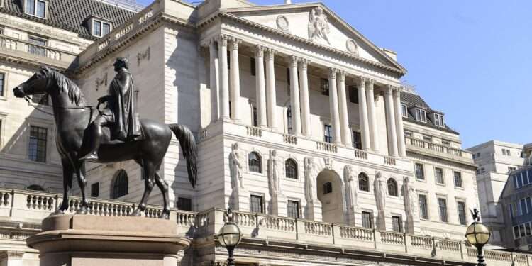 Bank of England Monitors Middle East Crisis, Sees Oil Price Surge 1 UK Economic Growth Threatened by US Trade Policies