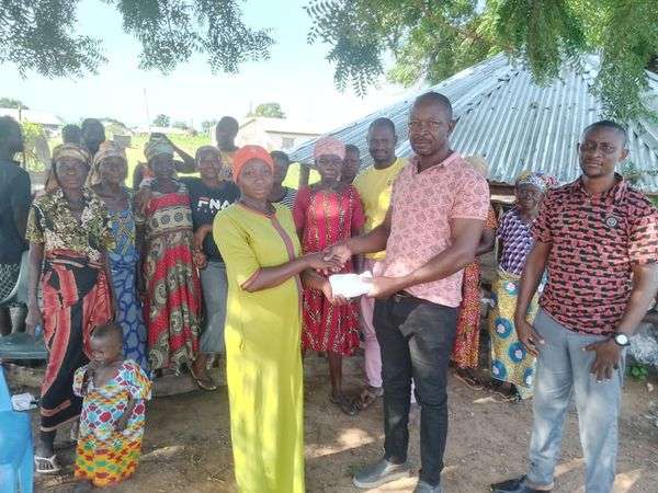 Fumbisi women receive assistance