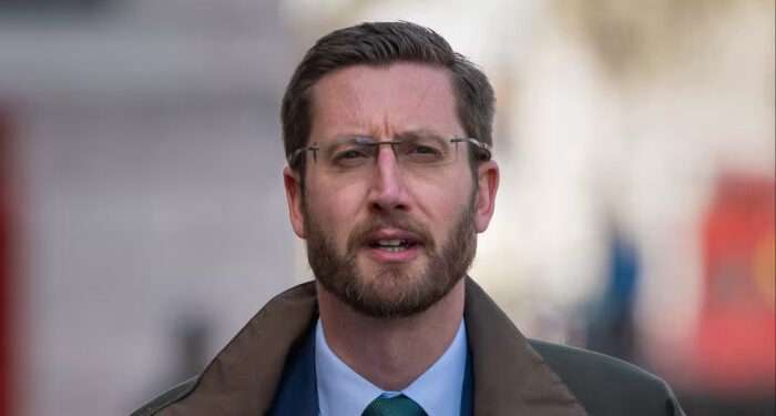 Top Civil Servant Simon Case to Step Down by Year-End 1 Simon Case