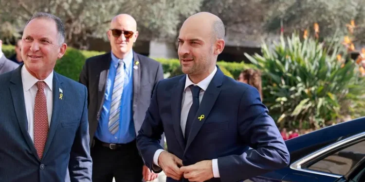 France’s Foreign Minister, Jean-Noel Barrot (R) arrives for a meeting with his Israeli counterpart in Jerusalem on November 7, 2024.