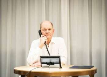Scholz Holds First Phone Call In 2 Years With Putin