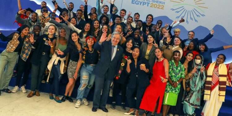 World Cities Day Highlights Youth-Led Urban Sustainability 1 Secretary-General António Guterres with young climate activists at the Climate Implementation Summit at COP27 in Sharm el-Sheikh, Egypt.