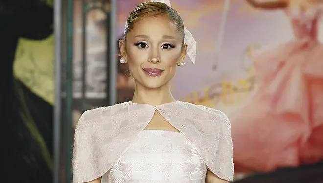 Ariana Grande's 'Wicked' Red Carpet Look Sparks Debate 1 Ariana Grande