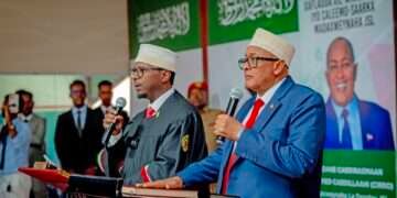 Abdirahman Mohamed Abdullahi (left)