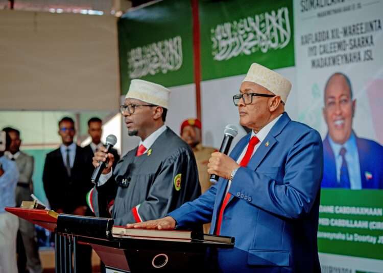Abdirahman Mohamed Abdullahi (left)