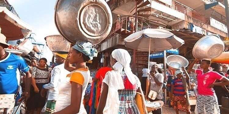 Manasseh Awuni Slams Token Gov’t Efforts for "Kayayei", Calls for Change 1 Kayayei