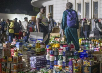 Zimbabwe’s Night Markets Thrive Amid Currency Crisis 1 A night market in Zimbabwe